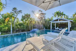 709 Eagle Point Dr, Venice, FL 34285 - Photo 32