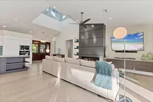 709 Eagle Point Dr, Venice, FL 34285 - Photo 10