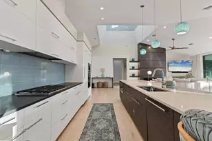 709 Eagle Point Dr, Venice, FL 34285 - Photo 18