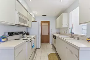 605 Apple Ln, Englewood, FL 34223 - Photo 6