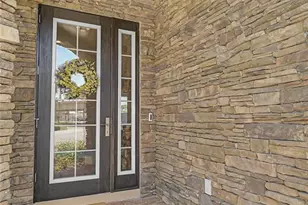 205 E Venice Ave, Venice, FL 34285 - Photo 2