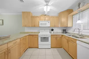 1636 Stickney Point Rd, Sarasota, FL 34231 - Photo 4