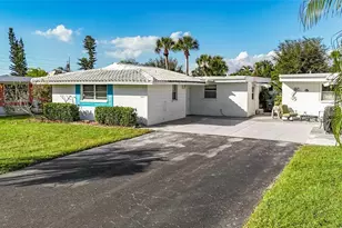 1523 Lakeside Dr, Venice, FL 34293 - Photo 2