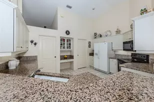 1402 Brenner Park Dr, Venice, FL 34292 - Photo 6