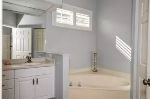 834 Montrose Dr, Venice, FL 34293 - Photo 18