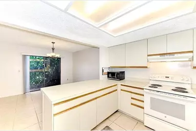 979 Sunridge Drive #114, Sarasota, FL 34234 - Photo 6