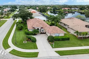 155 Grand Oak Cir, Venice, FL 34292 - Photo 2