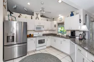 323 Woodvale Dr, Venice, FL 34293 - Photo 12