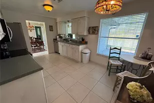 1335 Cambridge Dr, Venice, FL 34293 - Photo 4