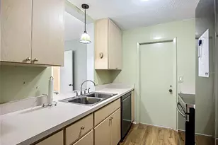 595 W Seminole Dr, Venice, FL 34293 - Photo 10