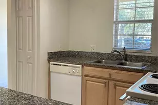 216 Coquina Bay Dr Dr, Saint Petersburg, FL 33705 - Photo 8