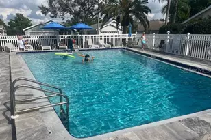 7266 Eleanor Cir, Sarasota, FL 34243 - Photo 28