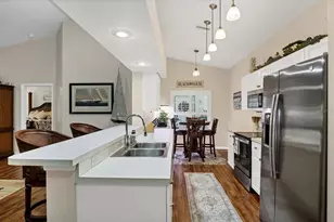 7266 Eleanor Cir, Sarasota, FL 34243 - Photo 8