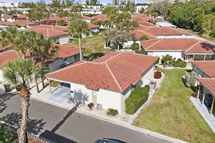 165 Vista Hermosa Cir, Sarasota, FL 34242 - Photo 4