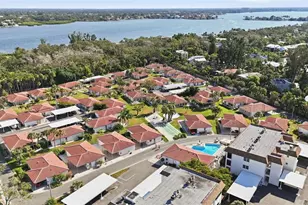 165 Vista Hermosa Cir, Sarasota, FL 34242 - Photo 30