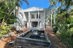 286 Shamrock Dr, Venice, FL 34293 - Photo 2