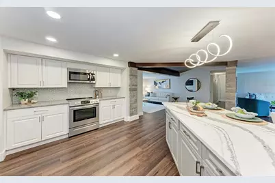 2132 Hyde Park Circle, Sarasota, FL 34239 - Photo 24