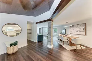 2132 Hyde Park Cir, Sarasota, FL 34239 - Photo 26