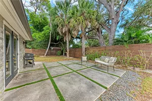 2132 Hyde Park Cir, Sarasota, FL 34239 - Photo 46