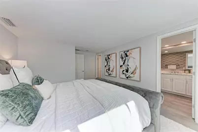 2132 Hyde Park Circle, Sarasota, FL 34239 - Photo 32