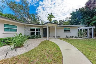 2132 Hyde Park Cir, Sarasota, FL 34239 - Photo 4