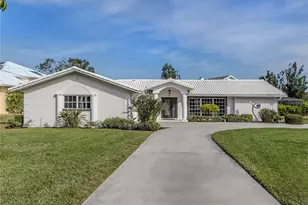 396 Bayshore Dr, Venice, FL 34285 - Photo 2