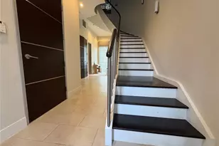 239 Cosmopolitan Ct, Sarasota, FL 34236 - Photo 2