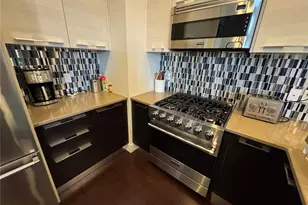 239 Cosmopolitan Ct, Sarasota, FL 34236 - Photo 10