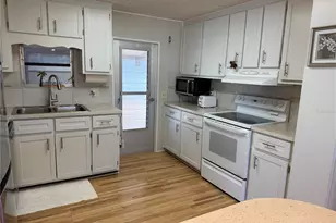 560 Lily Of The Valley Dr, Venice, FL 34293 - Photo 2