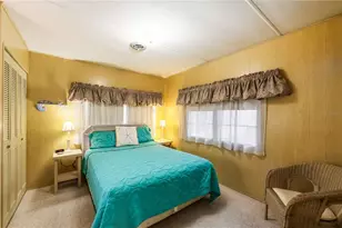 239 Inner Dr E, Venice, FL 34285 - Photo 18