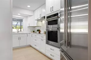 393 Flamingo Dr, Venice, FL 34285 - Photo 6