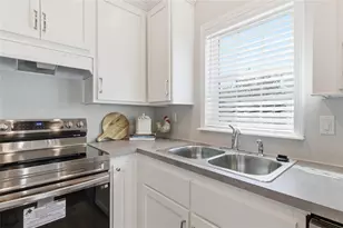 571 Oriental Poppy Dr, Venice, FL 34293 - Photo 8