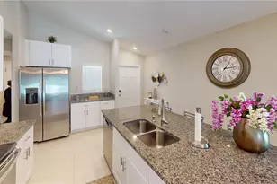 421 Royal Empress Dr, Ruskin, FL 33570 - Photo 4