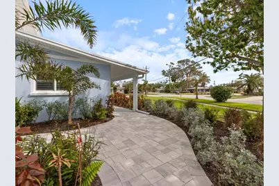 842 Nokomis Avenue S, Venice, FL 34285 - Photo 10