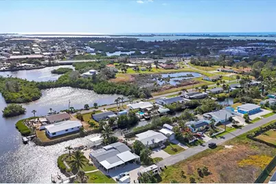 1073 Alston Lane, Englewood, FL 34223 - Photo 2