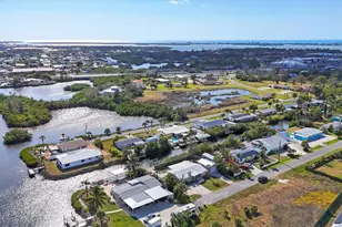 1073 Alston Ln, Englewood, FL 34223 - Photo 2