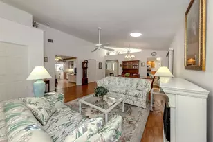561 Clubside Cir, Venice, FL 34293 - Photo 8