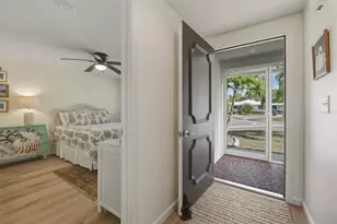 588 Circlewood Dr, Venice, FL 34293 - Photo 4