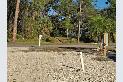 424 Hatchett Creek Road, Venice, FL 34285 - Photo 2