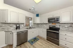 1362 Capri Isles Blvd, Venice, FL 34292 - Photo 12