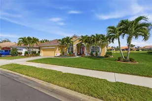 677 Lakescene Dr, Venice, FL 34293 - Photo 4