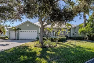 853 Hillcrest Dr, Nokomis, FL 34275 - Photo 2