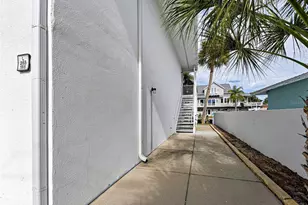 902 Gibbs Rd, Venice, FL 34285 - Photo 2