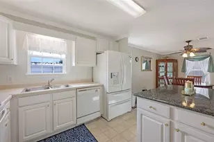 11 Erskine Dr, Venice, FL 34285 - Photo 18