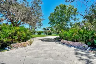 5885 Denison Dr, Venice, FL 34293 - Photo 4