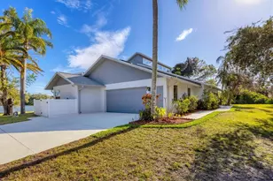 5885 Denison Dr, Venice, FL 34293 - Photo 6