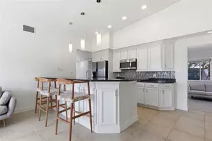 3317 Bougainvillea St, Sarasota, FL 34239 - Photo 10