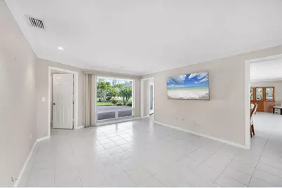 633 Valencia Road, Venice, FL 34285 - Photo 10