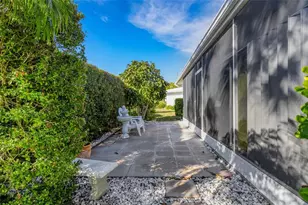 72 Circlewood Dr, Venice, FL 34293 - Photo 8