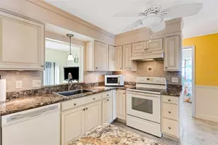 72 Circlewood Dr, Venice, FL 34293 - Photo 22